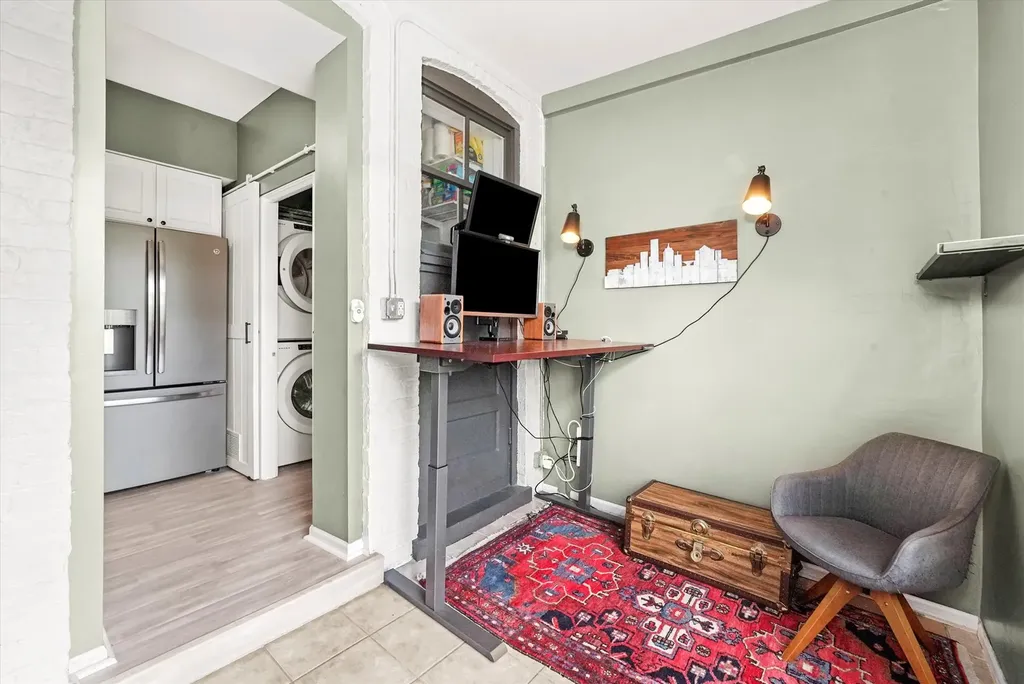 716 West Barry Avenue Chicago IL 60657