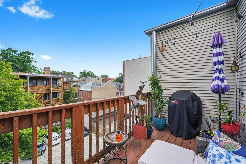 716 West Barry Avenue Chicago IL 60657
