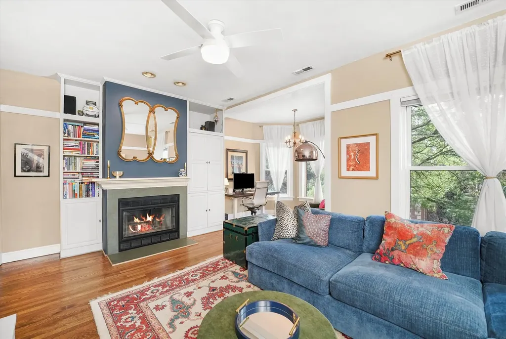 716 West Barry Avenue Chicago IL 60657