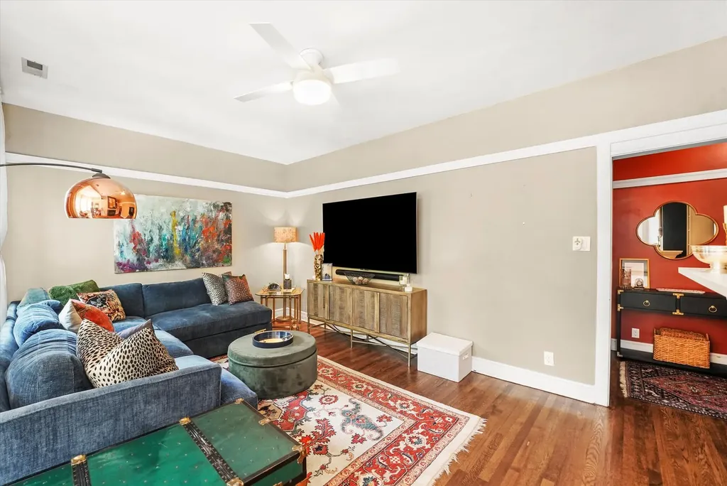 716 West Barry Avenue Chicago IL 60657