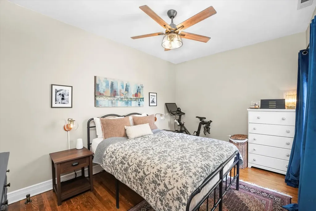 716 West Barry Avenue Chicago IL 60657
