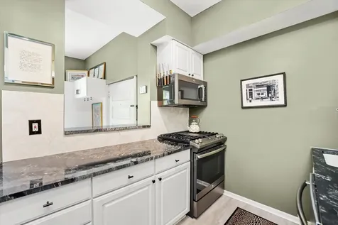 716 West Barry Avenue Chicago IL 60657
