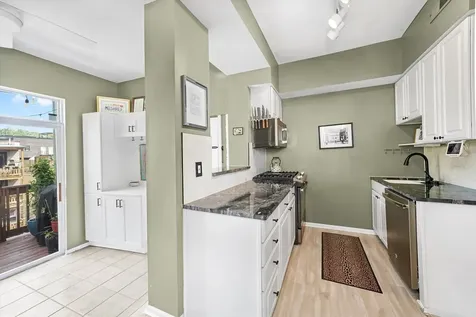 716 West Barry Avenue Chicago IL 60657