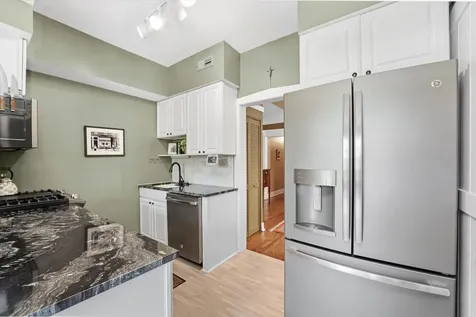 716 West Barry Avenue Chicago IL 60657