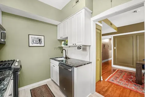 716 West Barry Avenue Chicago IL 60657