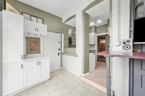 716 West Barry Avenue Chicago IL 60657