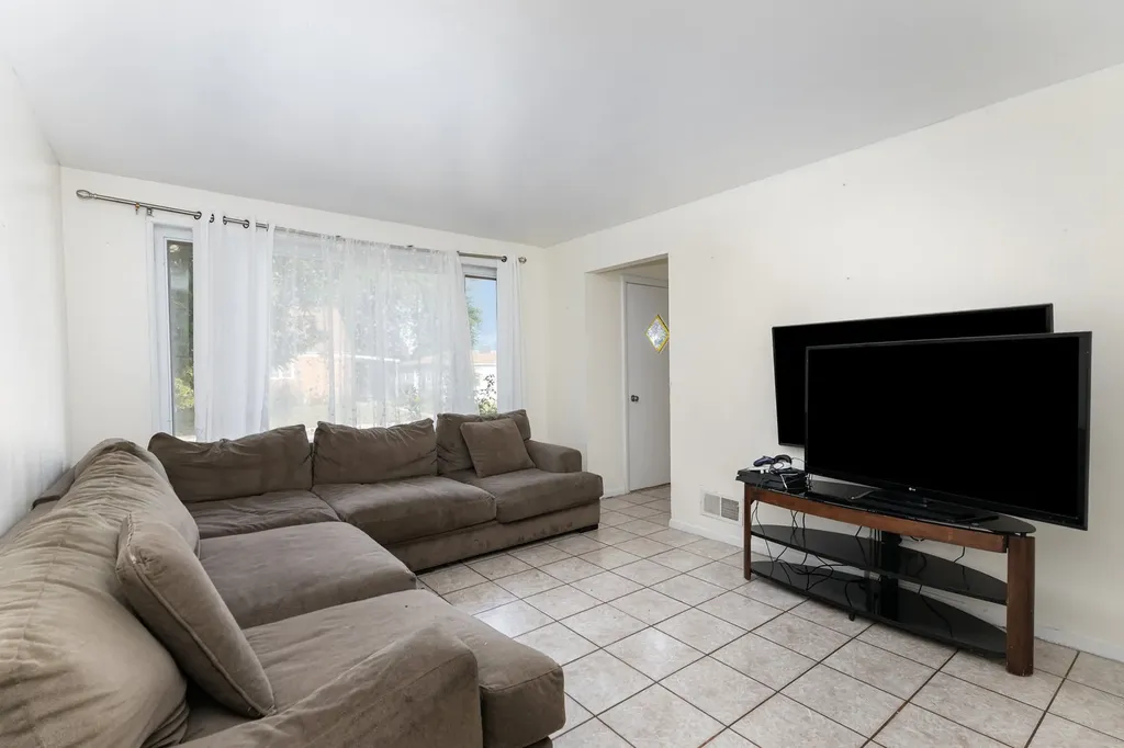 8100 South Kildare Avenue Chicago IL 60652