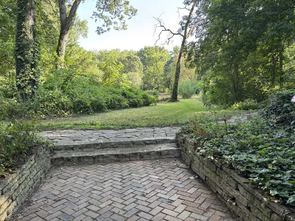 29W101 Morris Court Warrenville IL 60555