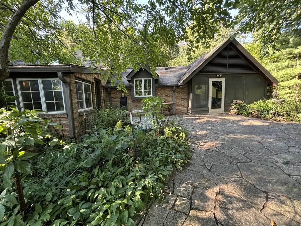 29W101 Morris Court Warrenville IL 60555
