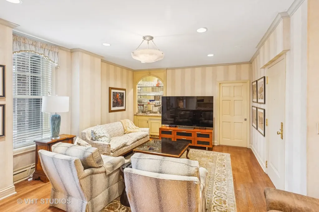 20 East Cedar Street Chicago IL 60610