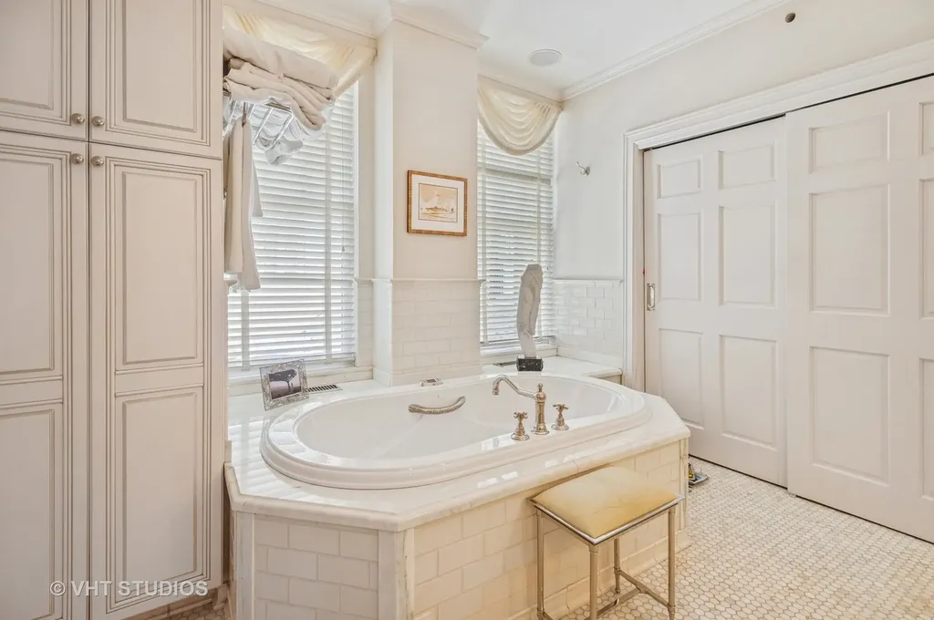 20 East Cedar Street Chicago IL 60610