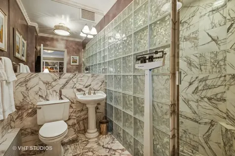 20 East Cedar Street Chicago IL 60610