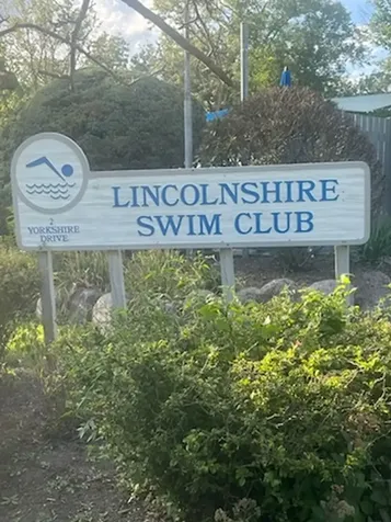 65 Lincolnshire Drive Lincolnshire IL 60069