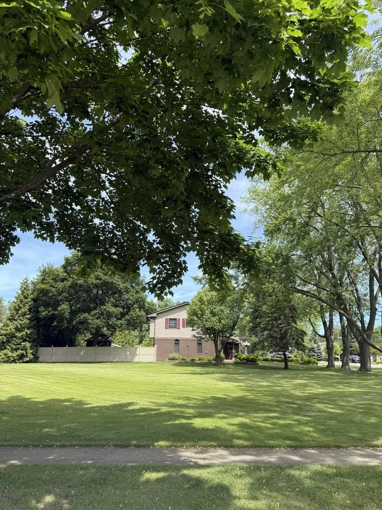 2110 Cherry Avenue Hanover Park IL 60133