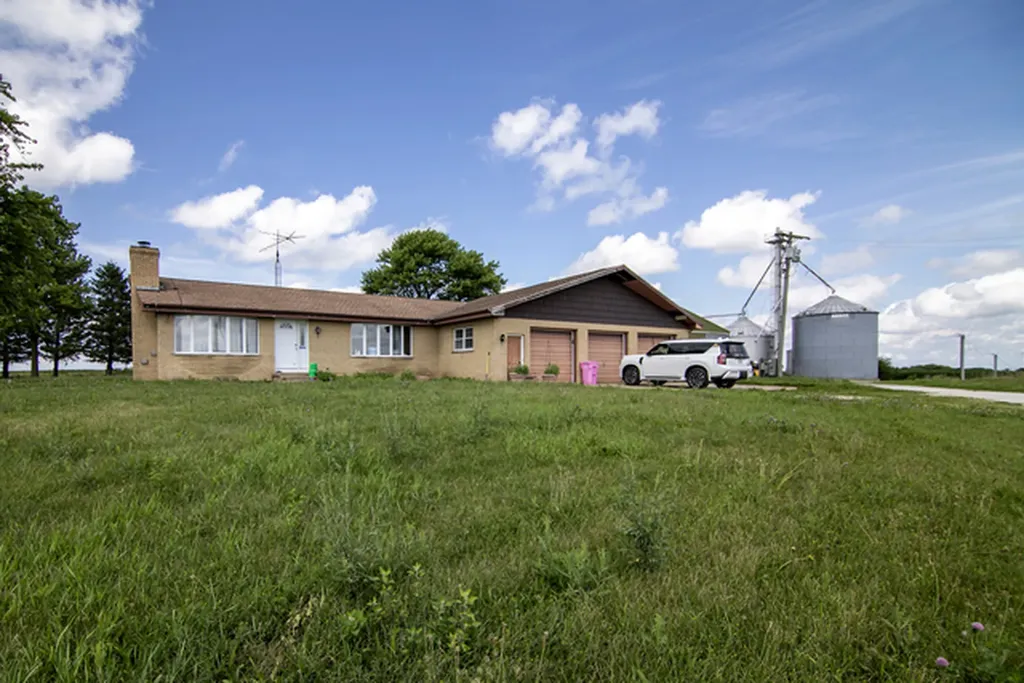 3740 North 1300e Road Kempton IL 60946