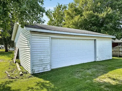 615 South Central Street Gilman IL 60938