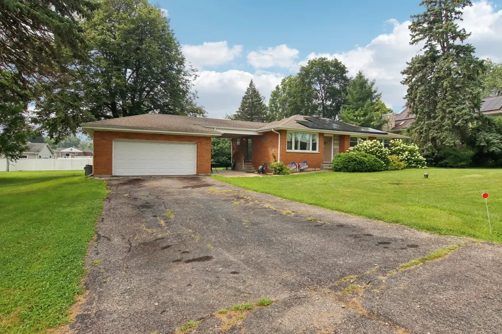 23W285 Armitage Avenue Glen Ellyn IL 60137