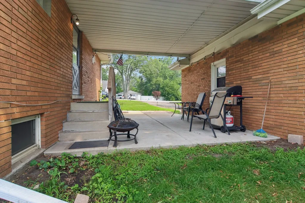 23W285 Armitage Avenue Glen Ellyn IL 60137