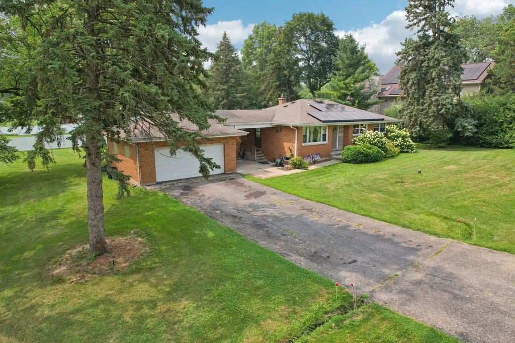 23W285 Armitage Avenue Glen Ellyn IL 60137