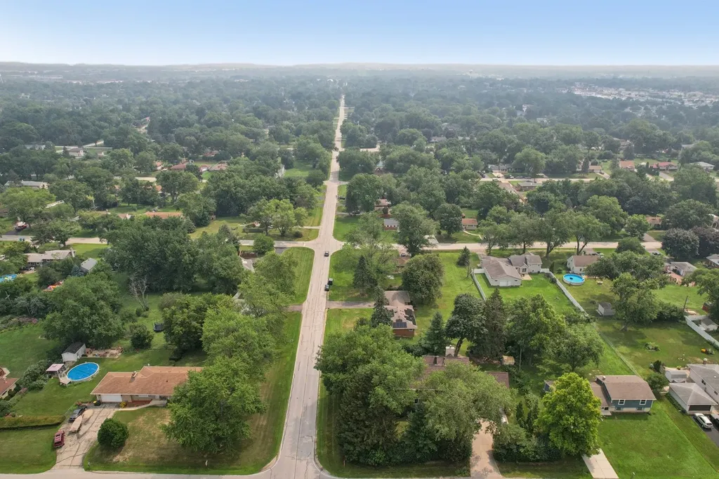 23W285 Armitage Avenue Glen Ellyn IL 60137
