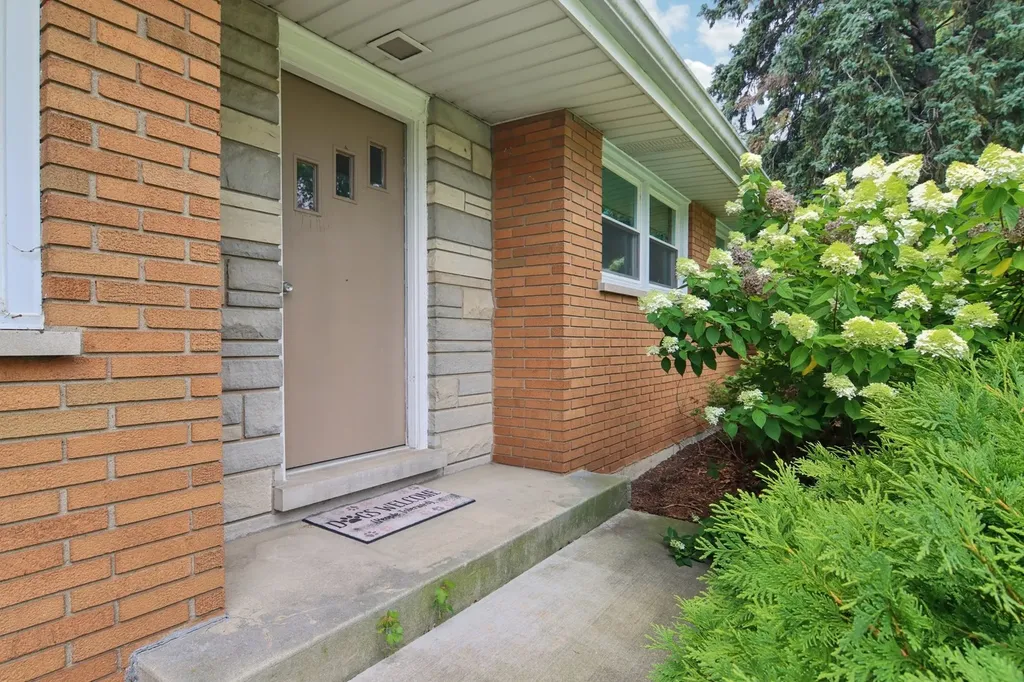 23W285 Armitage Avenue Glen Ellyn IL 60137