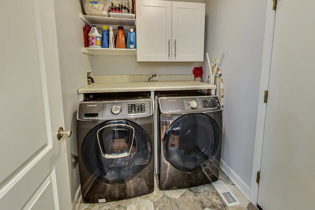 871 Rosebud Court Roselle IL 60172