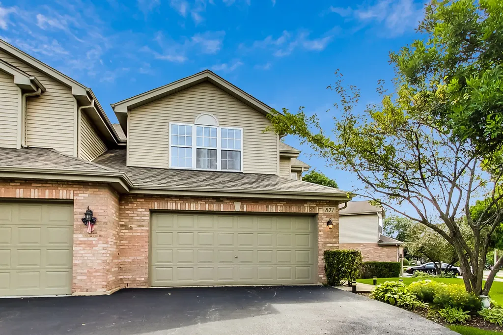 871 Rosebud Court Roselle IL 60172