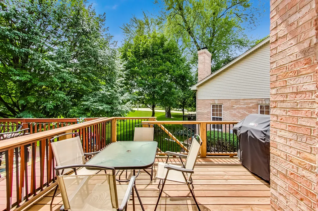 871 Rosebud Court Roselle IL 60172