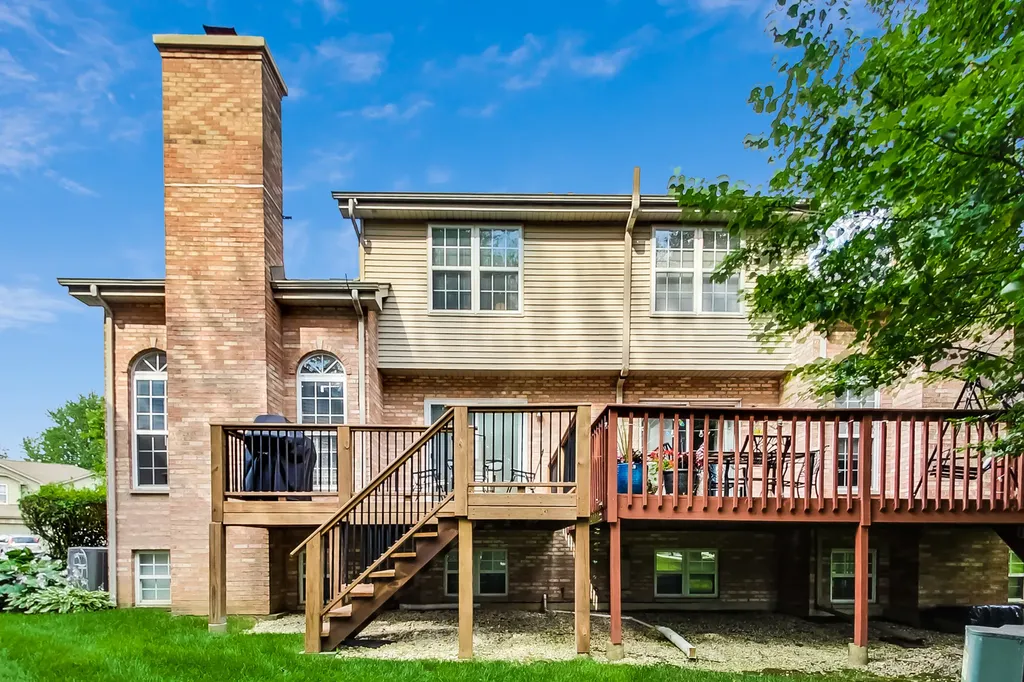 871 Rosebud Court Roselle IL 60172