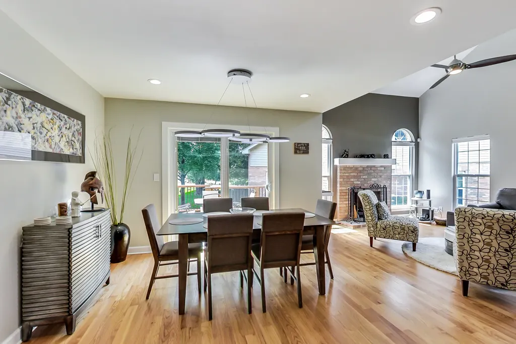871 Rosebud Court Roselle IL 60172