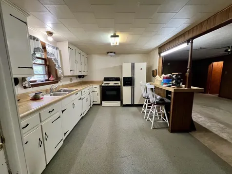 509 Lakeshore Drive Oakland IL 61943