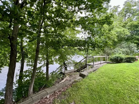 509 Lakeshore Drive Oakland IL 61943