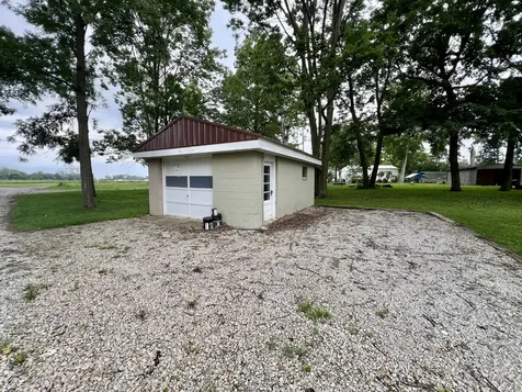 509 Lakeshore Drive Oakland IL 61943