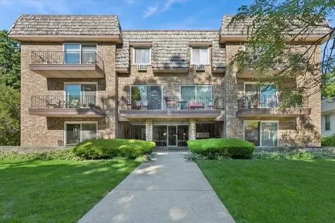 69 Lincoln Avenue Riverside IL 60546