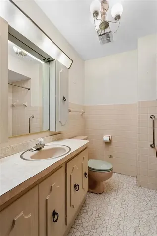69 Lincoln Avenue Riverside IL 60546