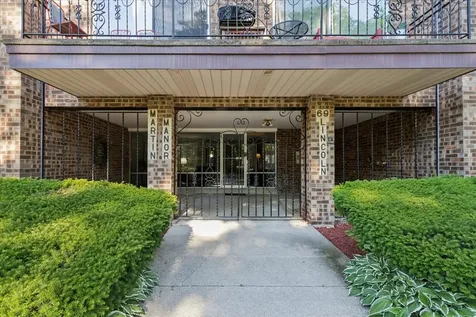 69 Lincoln Avenue Riverside IL 60546