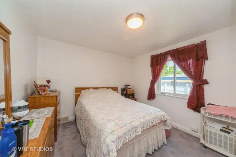 2864 Washington Street Waukegan IL 60085