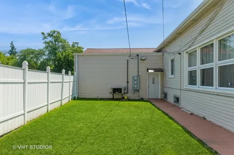 2864 Washington Street Waukegan IL 60085