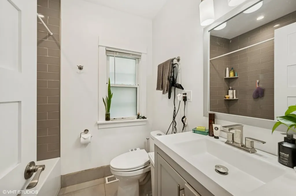 2547 West Homer Street Chicago IL 60647