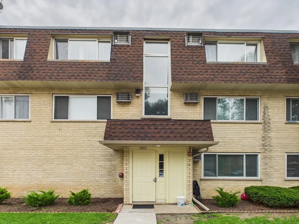 8810 Briar Course Des Plaines IL 60016