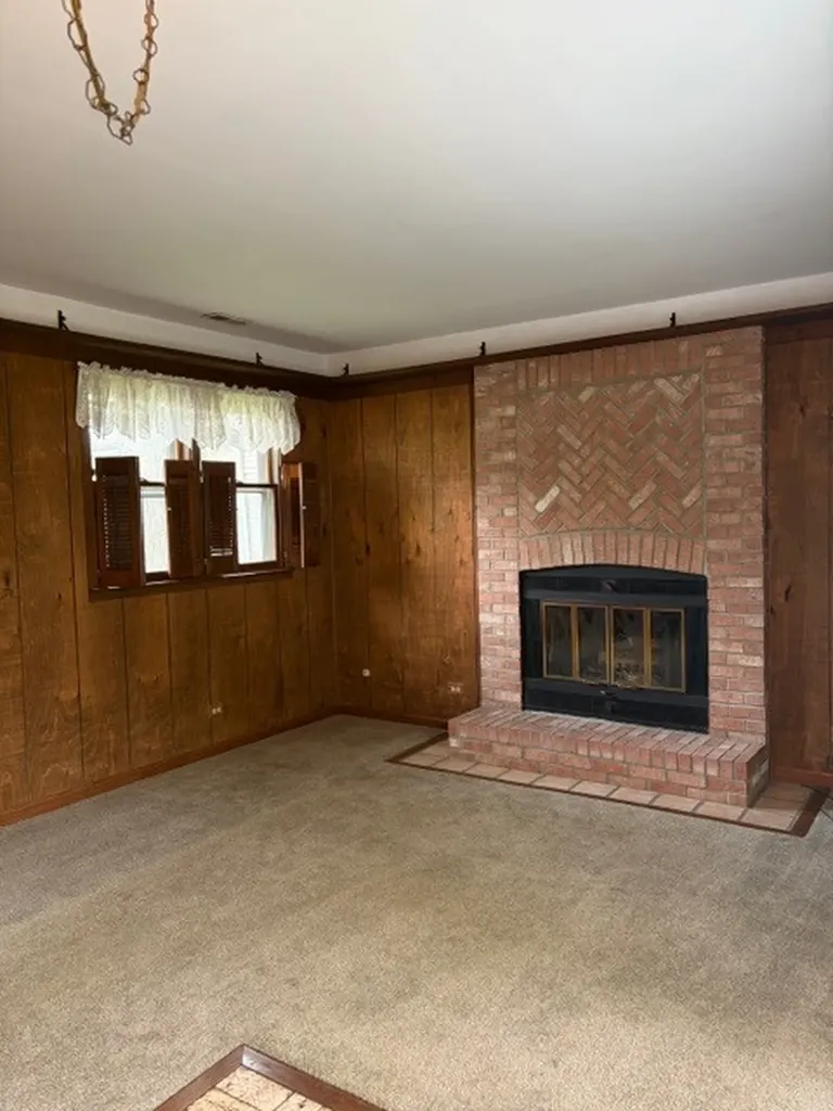 635 East Sunset Avenue Lombard IL 60148