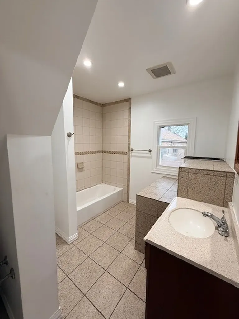5142 South Campbell Avenue Chicago IL 60632