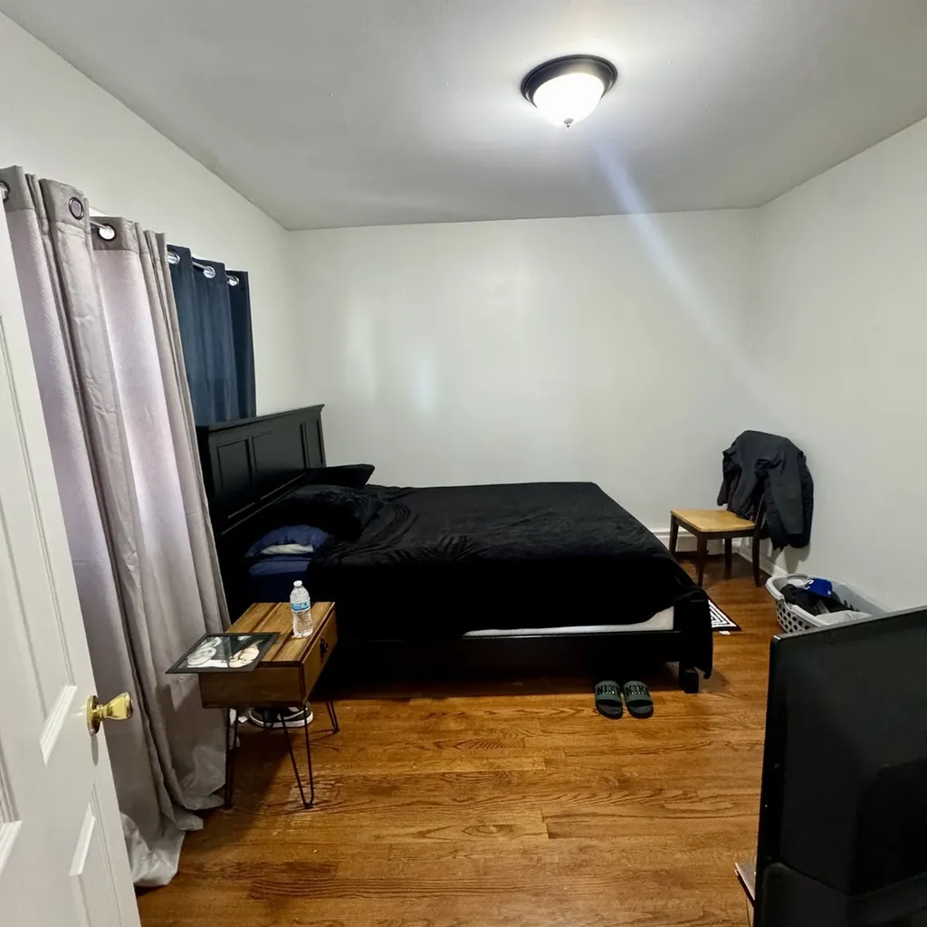 6235 North Mozart Street Chicago IL 60659