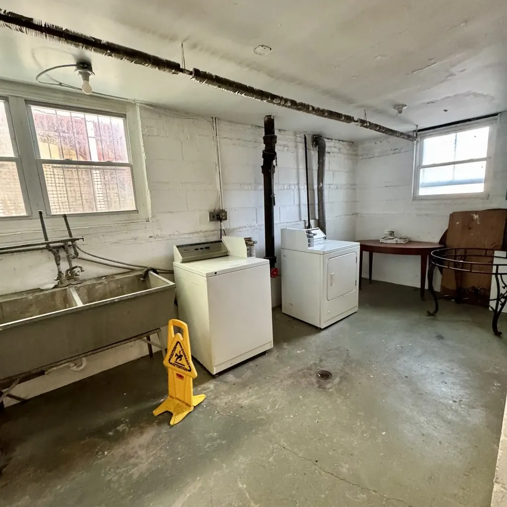 6235 North Mozart Street Chicago IL 60659