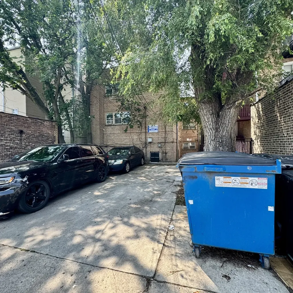 6235 North Mozart Street Chicago IL 60659
