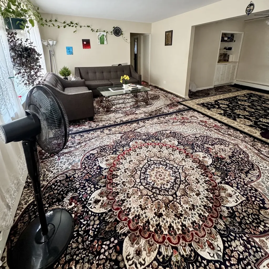6235 North Mozart Street Chicago IL 60659