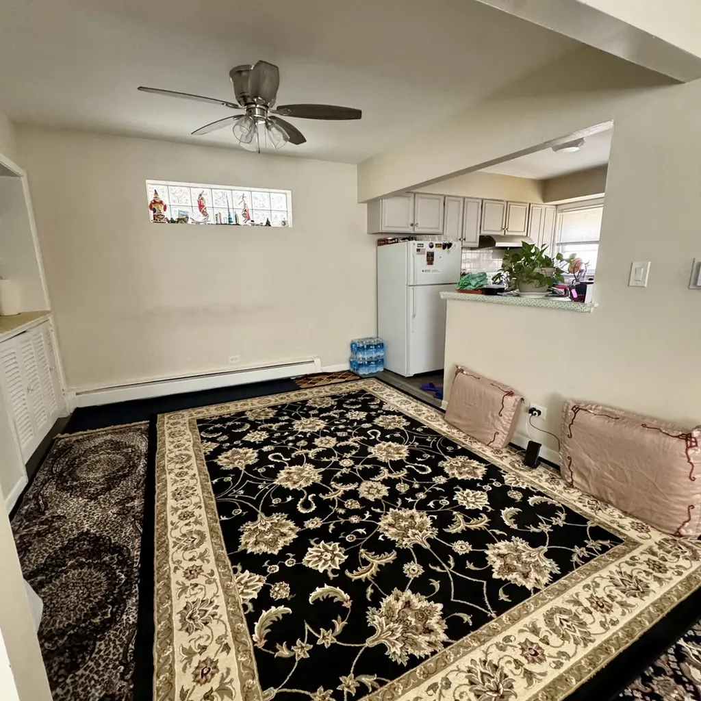 6235 North Mozart Street Chicago IL 60659