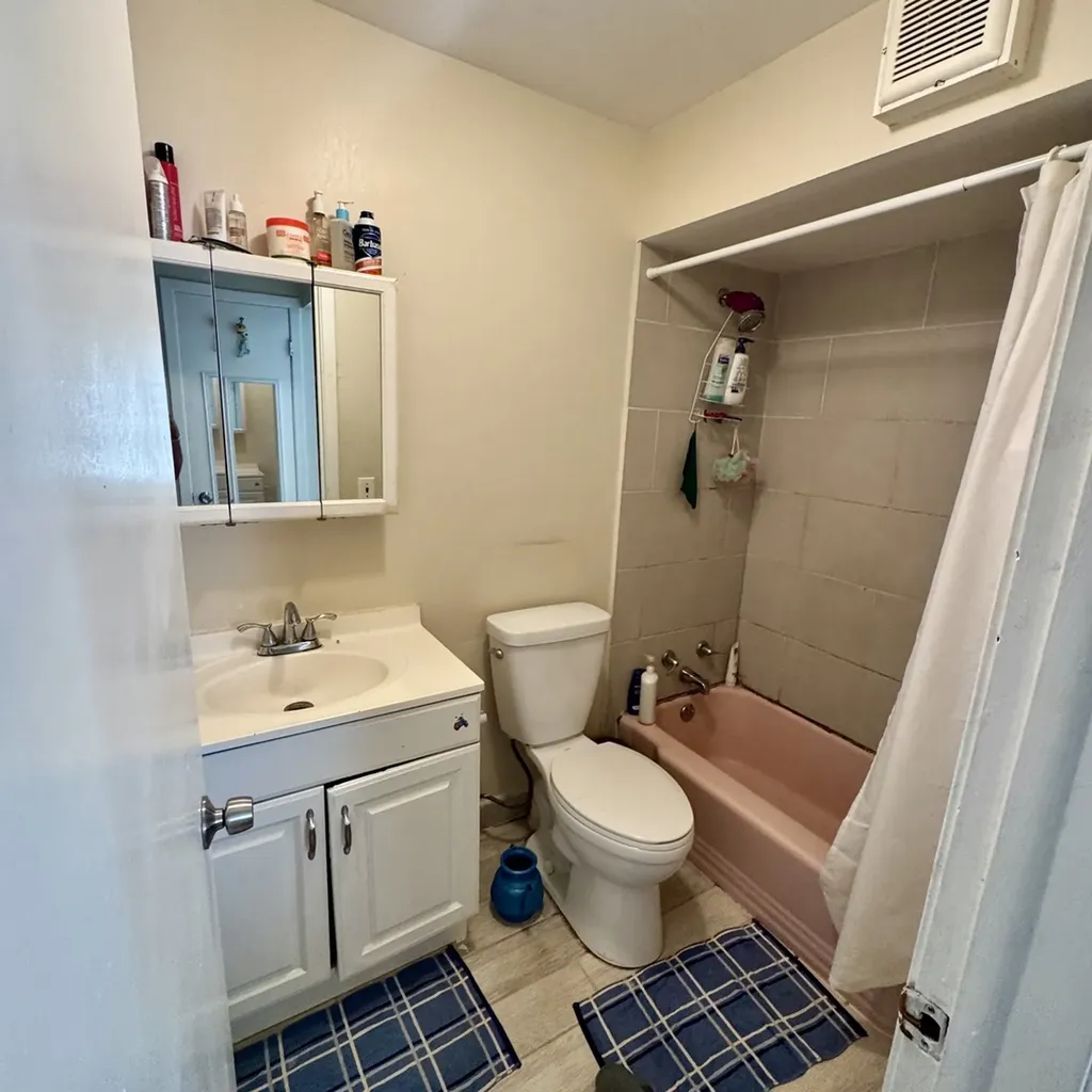 6235 North Mozart Street Chicago IL 60659