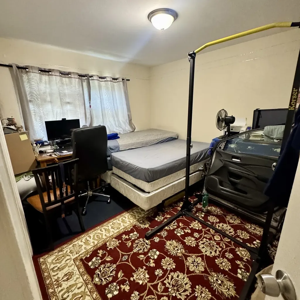 6235 North Mozart Street Chicago IL 60659