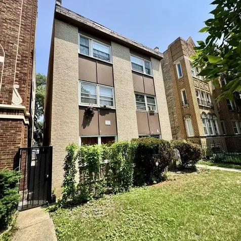 6235 North Mozart Street Chicago IL 60659